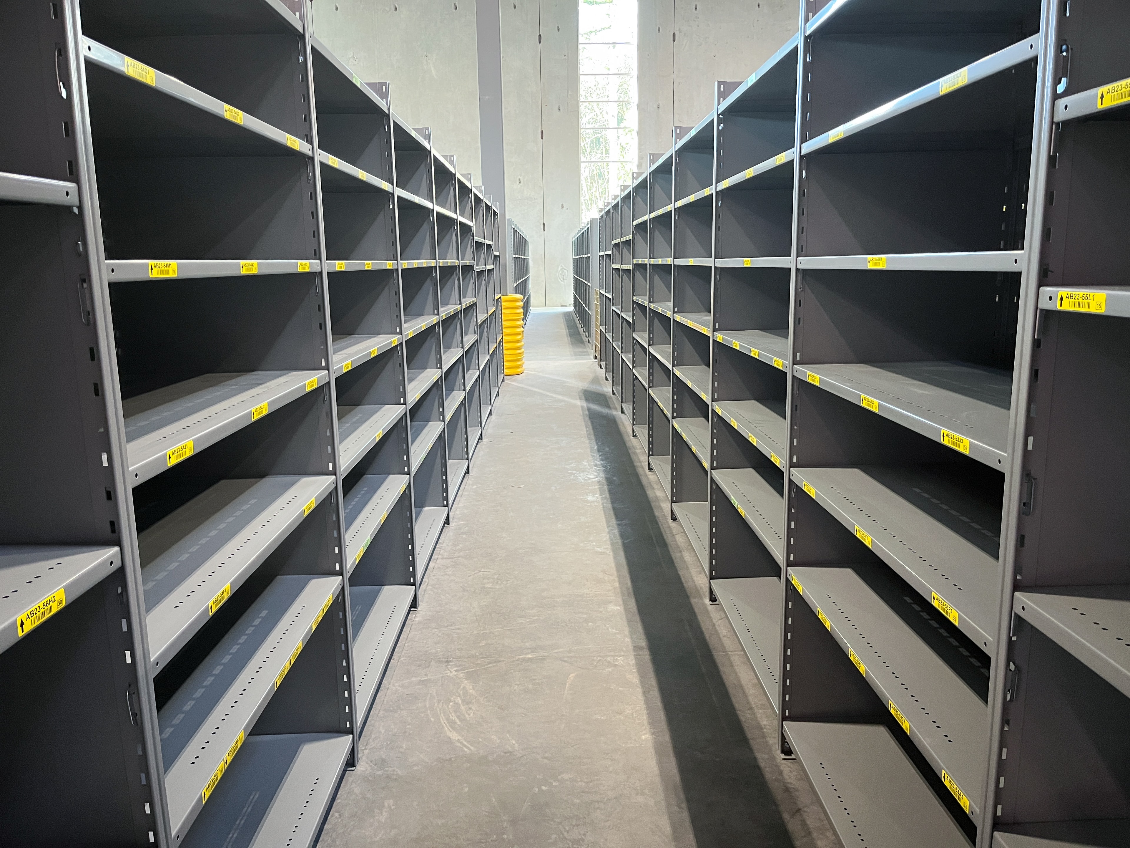 BOLTLESS SHELVING warehouse storage system